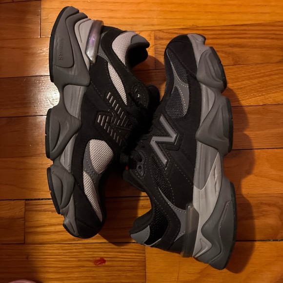 New Balance Black and White Athletic Shoes - Picture 5 of 8